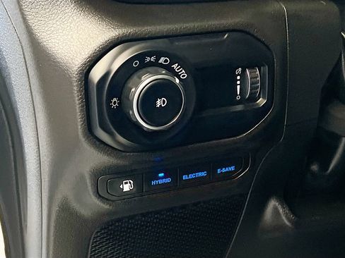 Used 2023 Jeep Wrangler Unlimited Sahara AWD/4WD image 10