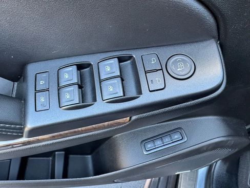 Used 2020 Chevrolet Suburban LT image 11