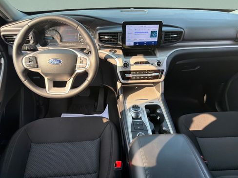 Used 2023 Ford Explorer XLT AWD/4WD image 14
