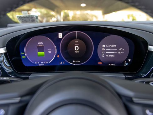 New 2025 Porsche Macan Electric RWD image 32