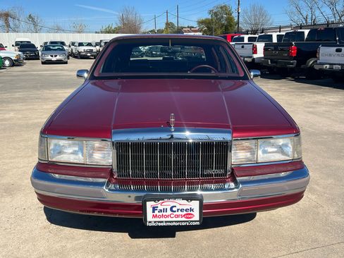 Used 1990 Lincoln Town Car image 9
