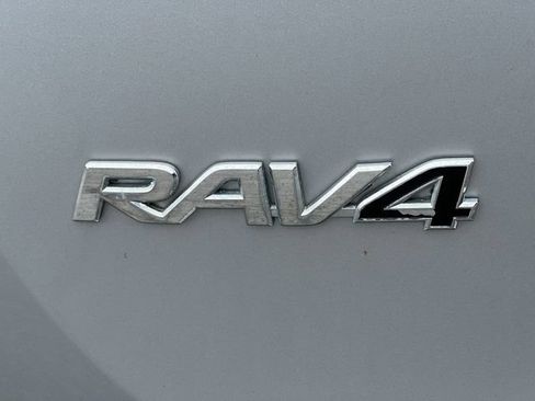 Used 2018 Toyota RAV4 XLE w/ Convenience Package AWD/4WD image 19
