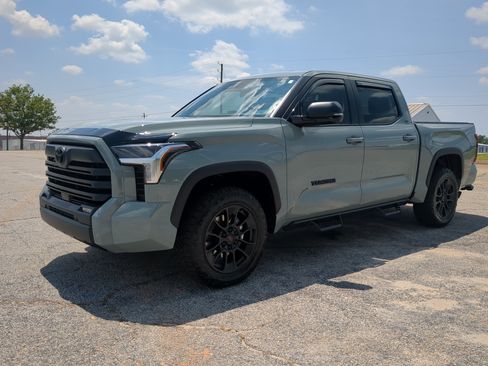 Used 2025 Toyota Tundra SR5 w/ SR5 Premium Package AWD/4WD image 6