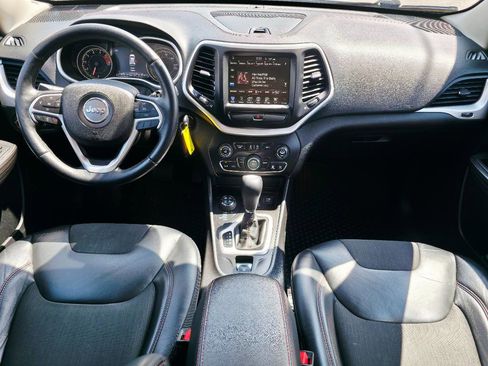 Used 2017 Jeep Cherokee Trailhawk w/ Cold Weather Group AWD/4WD image 16
