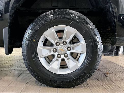 Used 2025 Chevrolet Silverado 1500 LT RWD image 32