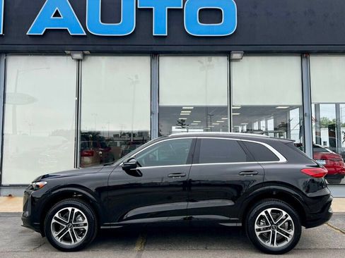 Used 2025 Audi Q5 Premium w/ Convenience Package AWD/4WD image 2
