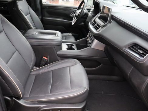 Used 2022 GMC Yukon SLT w/ SLT Premium Package image 13