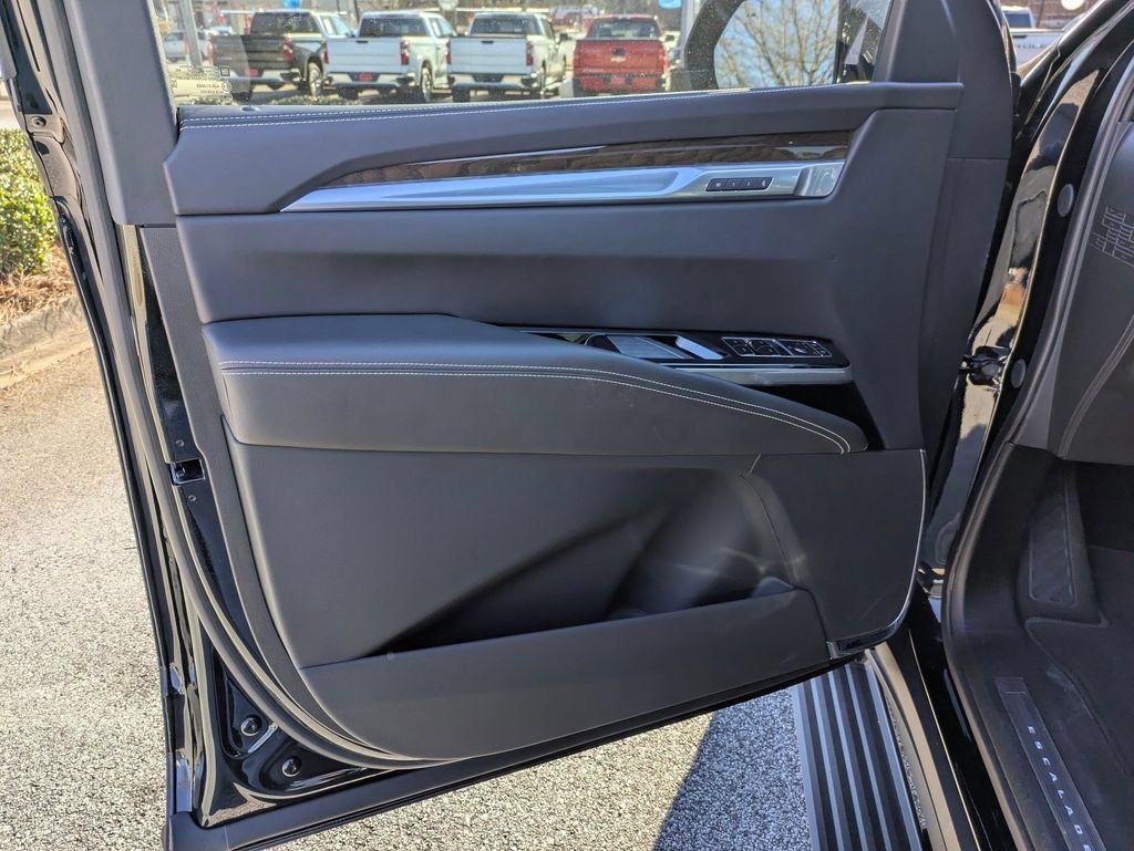Used 2025 Cadillac Escalade Sport Platinum w/ LPO, ONYX Package AWD/4WD image 13