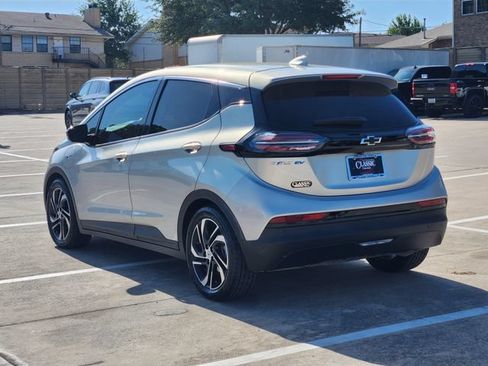 Used 2023 Chevrolet Bolt LT w/ Infotainment Package FWD image 3