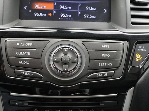 Used 2020 Nissan Pathfinder SV image 23