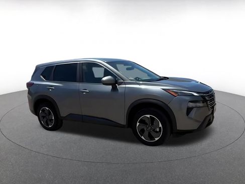 Used 2025 Nissan Rogue SV FWD image 2