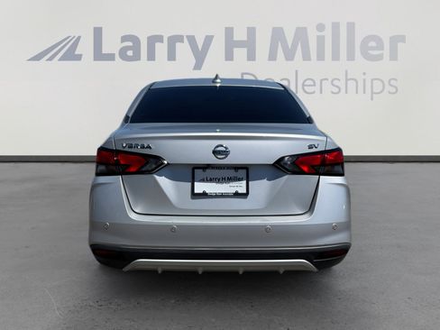 Used 2021 Nissan Versa SV FWD image 4