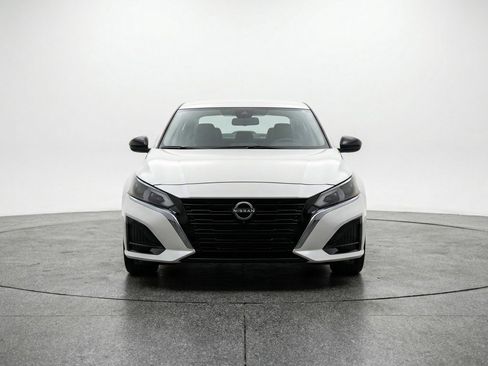 Used 2025 Nissan Altima 2.5 SV image 2