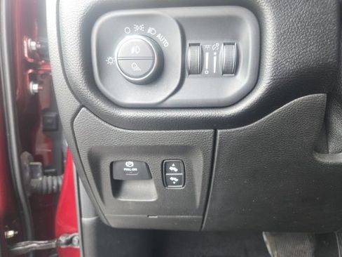Used 2019 RAM 1500 Laramie RWD image 32