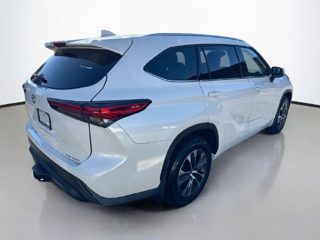 Used 2021 Toyota Highlander XLE AWD/4WD image 7