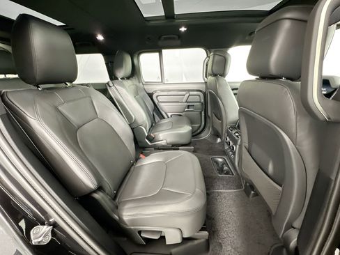 Used 2026 Land Rover Defender 130 X-Dynamic SE image 25