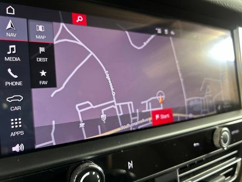 Certified 2023 Porsche Macan AWD/4WD image 32