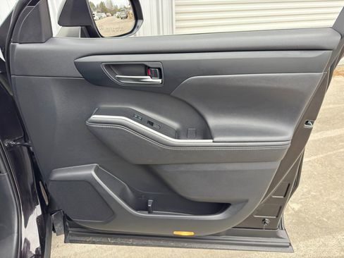 Used 2020 Toyota Highlander XLE image 44