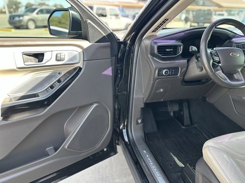 Used 2021 Ford Explorer Platinum w/ Equipment Group 601A image 13