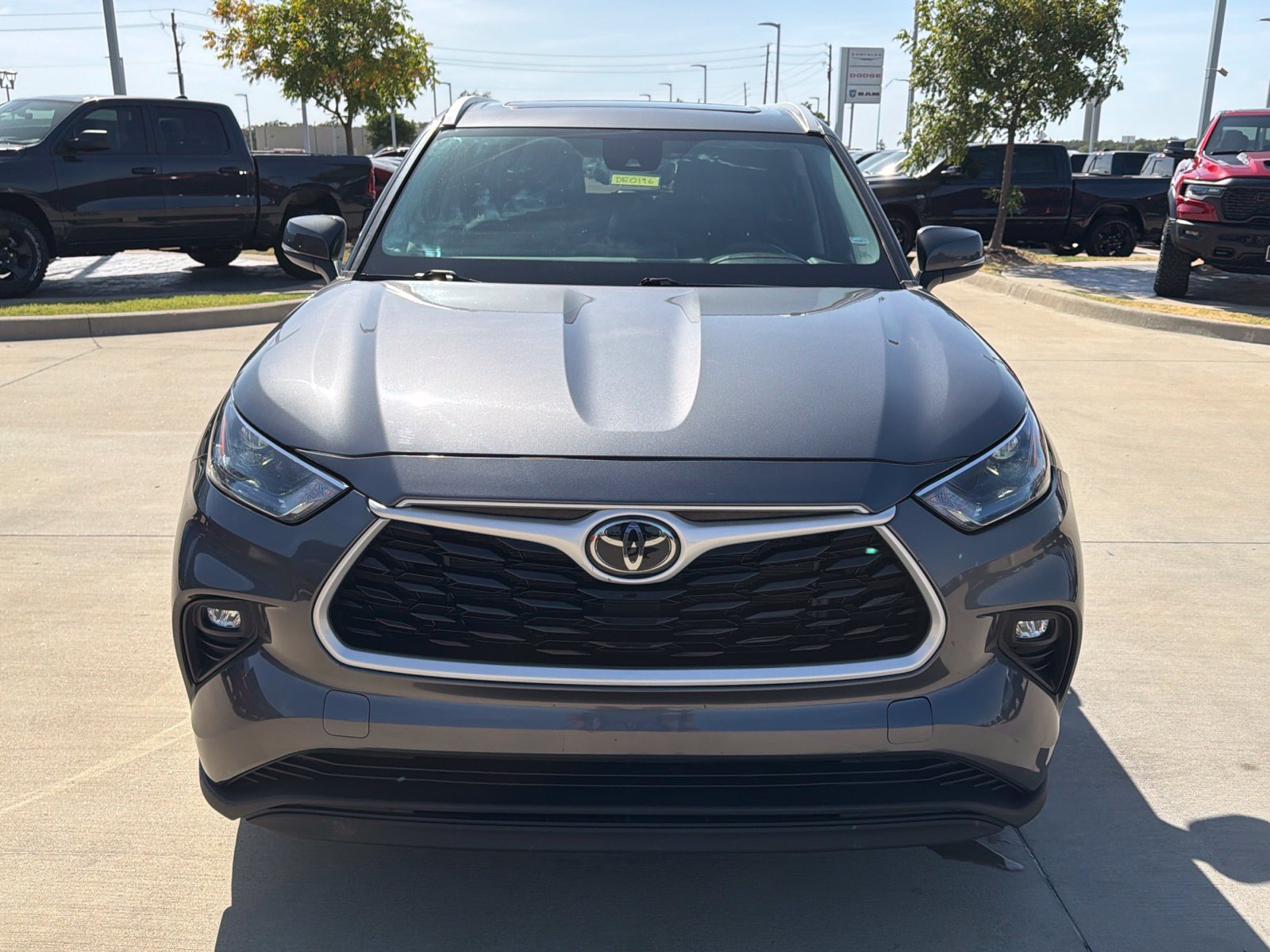 Used 2024 Toyota Highlander XLE FWD image 8