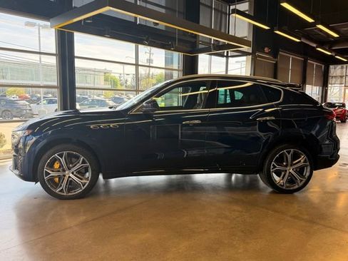 Used 2022 Maserati Levante Modena AWD/4WD image 3