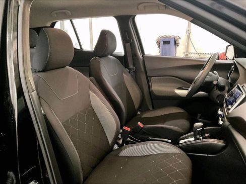 Used 2019 Nissan Kicks SV FWD image 7