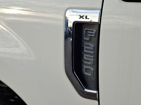 Used 2018 Ford F250 XL w/ Power Equipment Group image 5