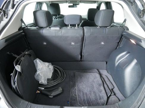 Used 2025 Nissan Leaf S FWD image 17