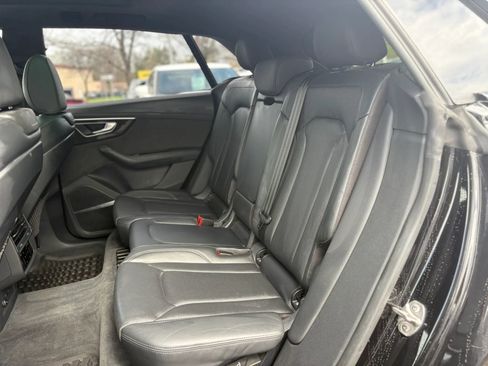 Used 2021 Audi Q8 Prestige w/ Prestige Package image 11