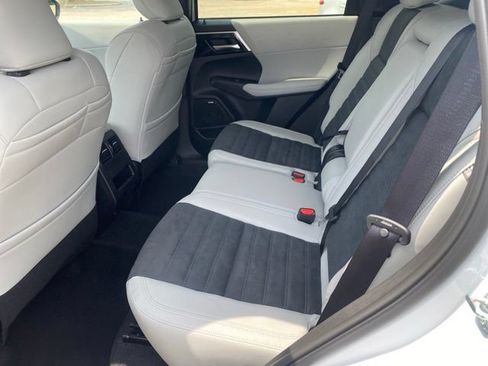 New 2026 Mitsubishi Outlander LE FWD image 25