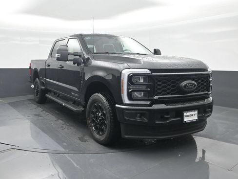 New 2026 Ford F250 Lariat w/ Black Appearance Package AWD/4WD image 8