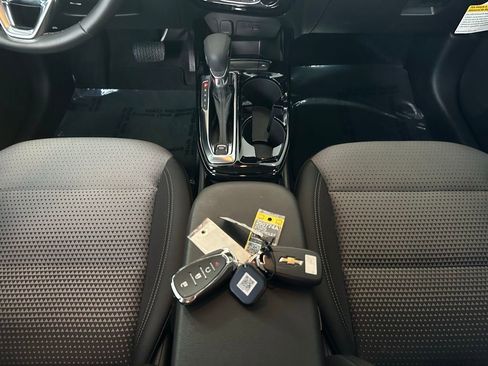 Used 2025 Chevrolet Trax LT w/ Driver Confidence Package FWD image 23