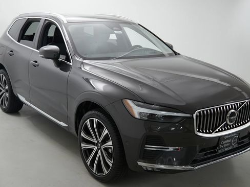 Certified 2023 Volvo XC60 B5 Ultimate AWD/4WD image 4
