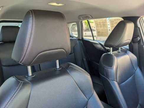 Used 2025 Toyota Corolla Cross XLE AWD/4WD image 3