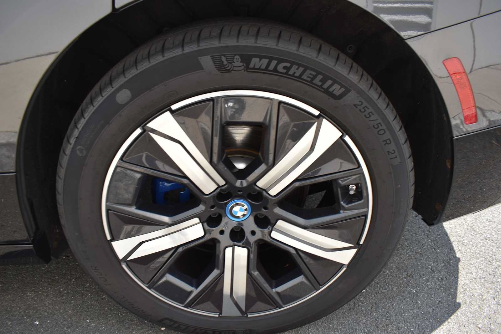 Used 2024 BMW iX xDrive50 w/ Sport Package AWD/4WD image 9