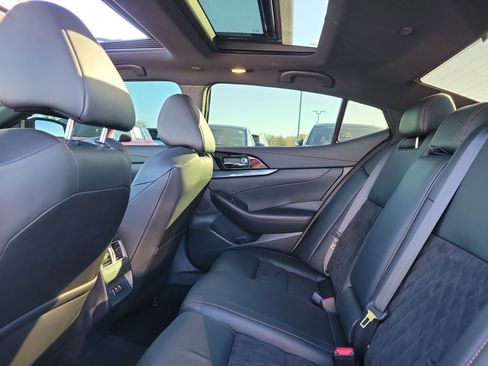 Certified 2022 Nissan Maxima SR w/ Sport Mat Group image 11