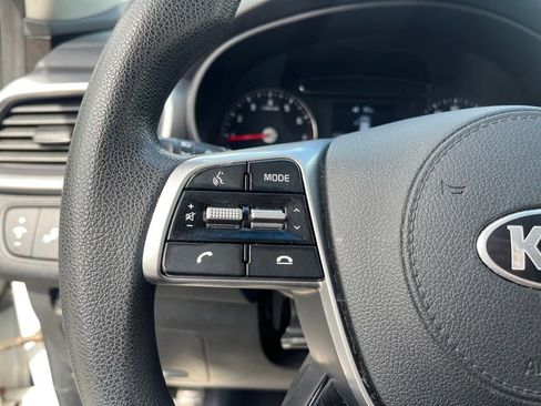 Used 2019 Kia Sorento LX image 12