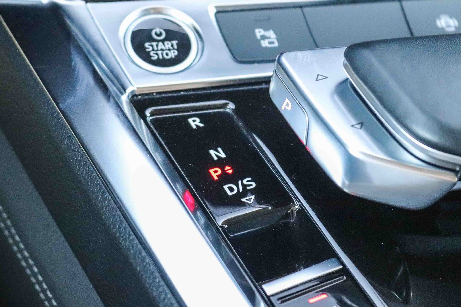 Used 2024 Audi Q8 e-tron Premium Plus AWD/4WD image 25