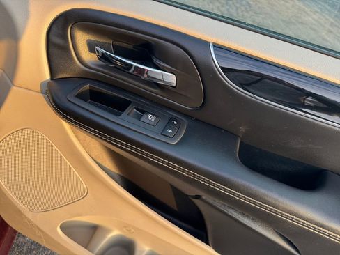 Used 2019 Dodge Grand Caravan SXT w/ Driver Convenience Group FWD image 22