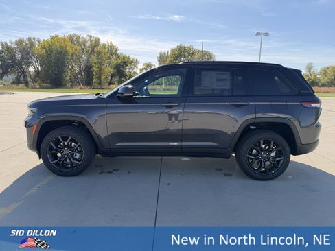 New 2025 Jeep Grand Cherokee Limited image 2