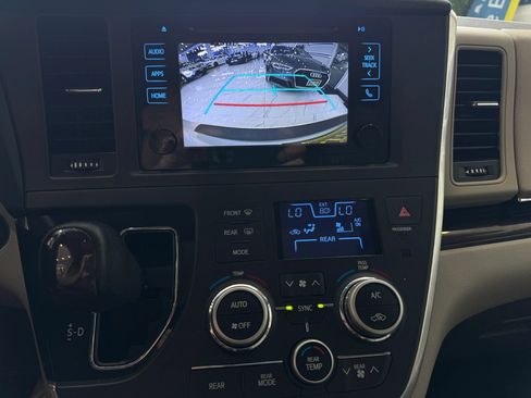 Used 2016 Toyota Sienna XLE w/ XLE Navigation Package FWD image 19