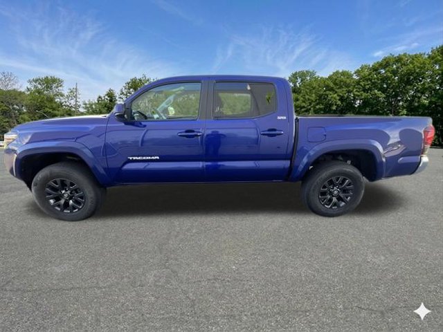 Used 2023 Toyota Tacoma SR5 AWD/4WD image 5