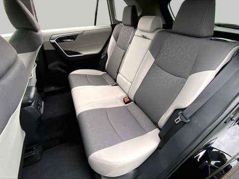 Used 2025 Toyota RAV4 XLE FWD image 20