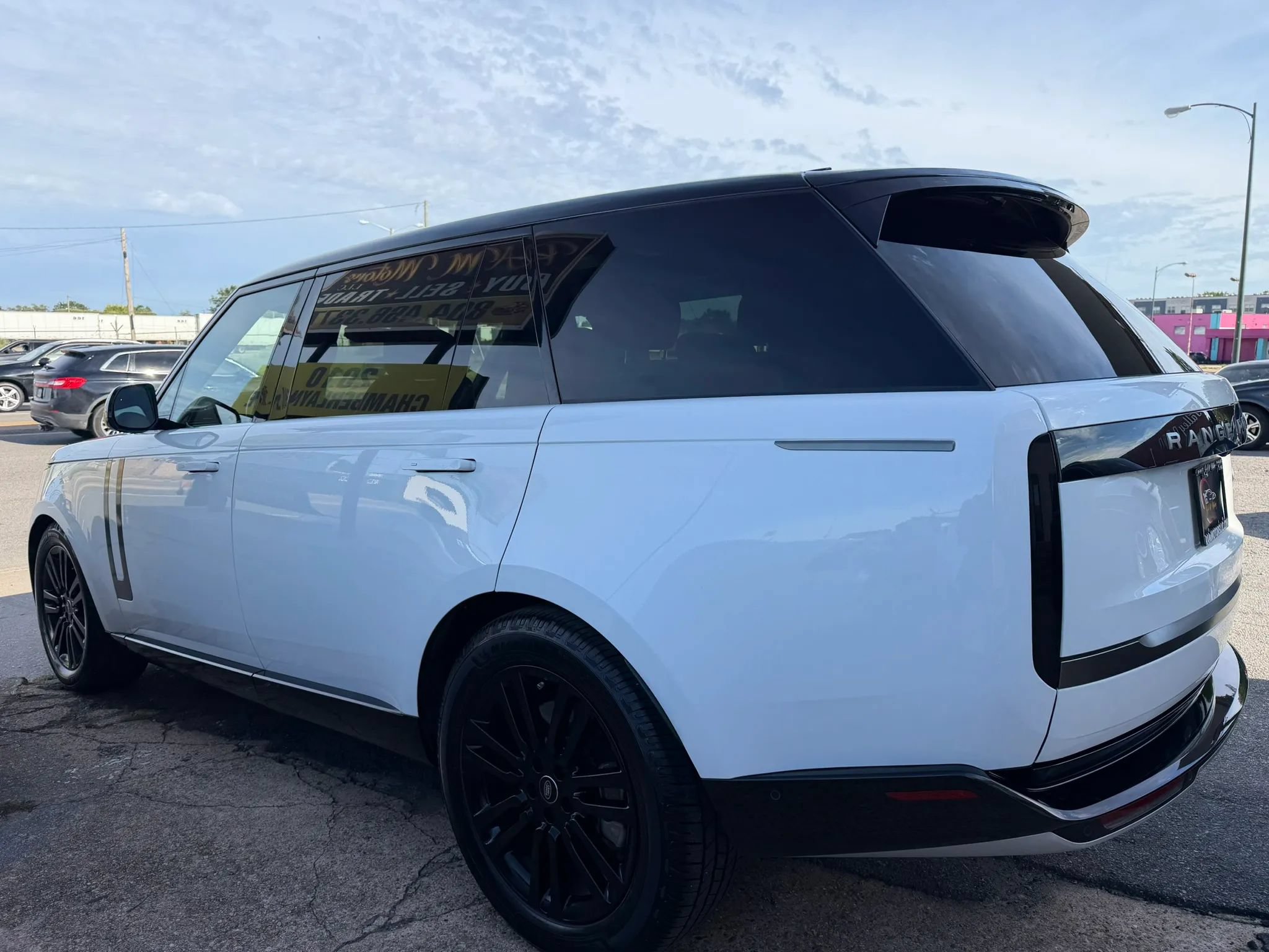 Used 2023 Land Rover Range Rover Long Wheelbase SE AWD/4WD image 5