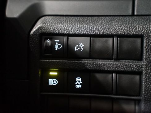 Certified 2024 Toyota Tacoma SR AWD/4WD image 24