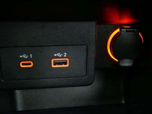 Used 2023 Nissan Kicks SR image 32