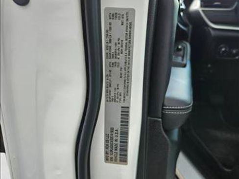 Used 2025 Jeep Grand Cherokee Laredo X RWD image 17