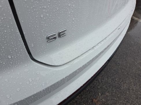 Used 2024 Volkswagen Atlas Cross Sport SE image 12