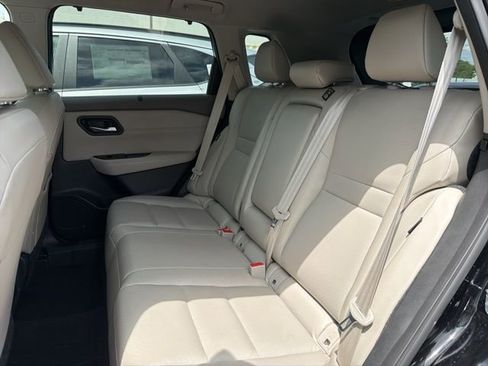 Used 2023 Nissan Rogue SV w/ SV Premium B Package image 21