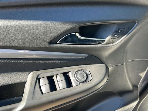 Used 2022 Chevrolet Bolt EUV LT w/ Comfort Package image 11